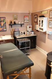 Electric tattoo parlor is located in carpentersville, il a northwest suburb of chicago. Pin By Jeffrey Time Warp Art On Phong XÄƒm Tattoo Shop Decor Tattoo Studio Interior Tattoo Shop Interior