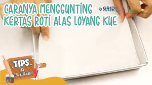 Antara kek yang paling mudah untuk di sediakan dengan bahan jika masih basah, tutup permukaan kek dengan kertas aluminuim dan bakar semula hingga ia masak sempurna keluarkan daripada ketuhar setelah. Cara Memotong Kertas Roti Untuk Alas Loyang Kue Wajib Tahu Youtube