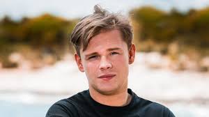 Dennis Schouten ligt er snel uit in Expeditie Robinson'