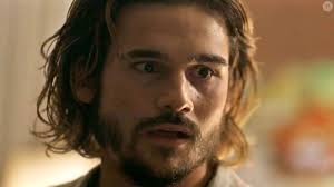 Natal de desespero: Rudá é agredido e acorda perdido em alto mar no resumo  de 'Mania de Você' (23 a 28/12)