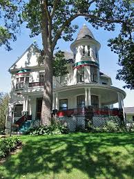 Victorian House With Tower And Curved Veranda Dubuque Iowa Victorian Homes Victorian Style Homes Victorian Architecture