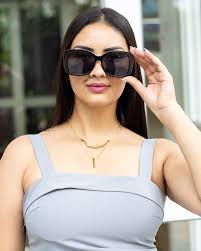 Modelo quadrado com tamanho grande 🤩 Você que gosta de modelos de óculos  maiores essa opção é excelente para você! Armação robusta design fácil de  combinar com diversos biotipos de rosto e