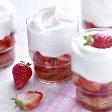 Verrines De Fraises Et Chantilly Au Chocolat Blanc Chantilly Au Chocolat Mousse Chocolat Blanc Alimentation