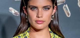 › sara sampaio in the news: Victoria S Secret Model Sara Sampaio Flaunts Toned Bod In Sports Bra Leggings On Instagram