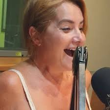 "Hace mucho calor": Nancy Pazos no soportó las altas temperaturas y condujo  su programa en ropa interior