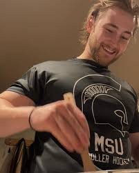 I love loving you. A few days late, but happy anniversary @rebones_regards  🫶🏻💌 I saved my favorite for last…only you can make carrying a bag of 💩  look so joyful :)