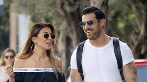 Ο ετεοκλής παύλου, μάλιστα, μίλησε και για τη μεγάλη περιπέτεια που πέρασε με την υγεία του, η οποία τον οδήγησε στον ακρωτηριασμό του ποδιού του. Elenh Xatzidoy Eteoklhs Payloy Synexizoyn Thleoptika Kai Meta To Kalokairi