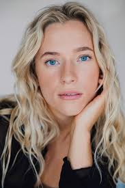 Julia Burrell's Instagram, Twitter & Facebook