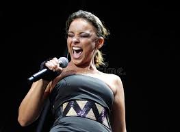 Fiesta en américa, digo no, para tenerte otra vez. Sanger Puertos Rico Lateinisches Chayanne Gestikulieren Live Auf Stadiumsvertikale Redaktionelles Foto Bild Von Rico Unterhaltung 112306806