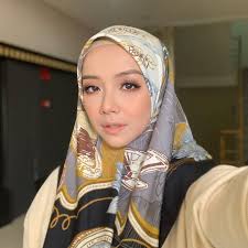 Mira filzah boring tengok wan emir pakai baju warna sama je? Ingat Harga Diri Tag Kuning Di Tangan Mira Filzah Tarik Perhatian Netizen Teh Tarik Kaw