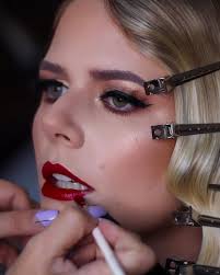 I love feeling like a Queen 👑 Nos vemos ya mismo! Vestido:  @karenpamelahighfashion Maquillaje : Silvana Atiencia @silvanatienciamakeup  Peinado: Ericka Andrade @erikandrademurillo Fotos: Mateo Benitez @ukumari_mc