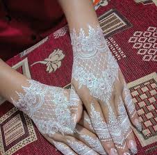 Dapatkan perhiasan inai tangan terbaik disini. Henna Putih Simple Dan Cantik Entry Students