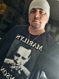 Hope you are having a great week. So close to Friday. Cannot wait for the  weekend!! 🥀🥀🖤