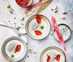 Veloute De Haricots Coco Au Miel Tartare A L Ail Sauvage Et Chips De Chorizo Chips De Chorizo Recettes De Cuisine Recette Entree