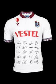 Trabzonspor için yaptığımız forma tasarımları.sayfalarımızı ziyaret edebilirsiniz.www.facebook.com/mdesign61www.facebook.com/foraa61www.twitter.com/foraa61ww. Tsclub Trabzonspor Dijital Imzali Beyaz Forma Fiyati Yorumlari Trendyol