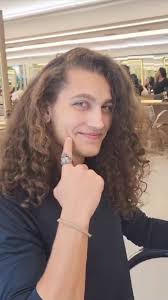 I decided to cut my hair ✂️ . Barber: @kreik.hassan . . . #haircut #buzzcut  #headshave #undercut #barbershop #reflexoalinhado #cabelo #cabeludo  #hairman #excabeludo #careca #longhair #longhairboy #cortei #cabeludosbr  #manbun #cachos #homemcabeludo ...