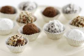 Boules De Neige Au Chocolat Et Au Beurre D Arachide Qu Est Ce Qui Mijote De Kraft Recipe Peanut Butter Truffles Peanut Butter Kraft Recipes