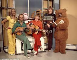 Join rod, jane and freddy from 'rainbow' as they set off on their own adventures. Dwhvwjt Ns7qcm