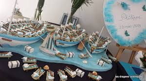 Il est fermé par un gros bouchon de liège. Idees Sympa Pour Presenter Vos Boites A Dragees Sur Le Theme Mer A Marseille Magasin De Dragees A Marseille Les Dragees Colchiques