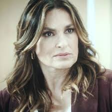 brontë 𖤓 (@burninghiil)