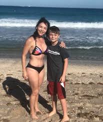 'amor, amor', 'basta ya', 'antes de que te vayas', 'amor extraño'. Laura Flores Causa Sensacion En La Red Con Fotos En Bikini