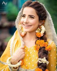 Beauty Bridal Goals Weddingphotographer Weddingdress Weddingstyle Mehndi Beauty Bridalgoals Mehnd Mehndi Hairstyles Mehndi Bridal Hairdo