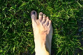 They can be either brown, dark brown, black or even yellow, resembling a bruise. Black Toenail From Running How To Treat Runners Toe Self