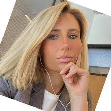 Laura Capri's Instagram, Twitter & Facebook