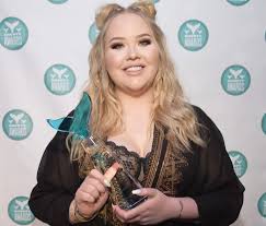 However, de jager told degeneres then that she was ultimately grateful to have come out because it was so warmly and widely received by her fans. Nikkie De Jager Bio Net Worth Nikkietutorials Engaged Fiance Trans Nationality Age Family Brother Height Facts Wiki Body Size Robbed Gossip Gist