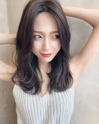 鈴木達也 美容師 ミディアム 小顔カットさんはinstagramを利用しています 本日もご来店頂いた方ありがとうございました 透ける暗髪の セミロング スタイル 大人可愛い小慣れたスタイルはいかがでしょうか medium hair styles model hair hair styles
