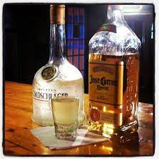 This Is The San Francisco Gold Rush Shot Goldschlager Tequila Bartendingschool Football Nfl For More Vi Shot Drinks Goldschlager Drinks Tequila Cocktails
