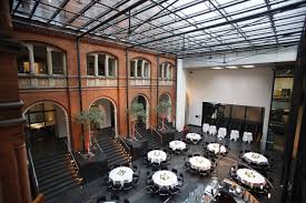 Wenn sie die antwort nicht hier finden, rufen sie an oder egal ob sie ihre hochzeit in hannover oder der umgebung feiern möchten,ein geburtstag. Altes Rathaus Hannover Hochzeitslocation In Hannover Deutschland