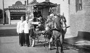 Mitchell S Bakery Delivery Cart In Footscray Victoria In The Early 1900s William Mitchell Set Up The Business In Foots Old Photos Melbourne Melbourne Victoria