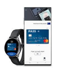 Apparently, the play store version of the app doesn't come with the samsung pay plugin. La Tarjeta Carrefour Pass Ya Se Puede Usar Con Samsung Pay