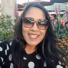 How do you get the odor out of the air fryer?