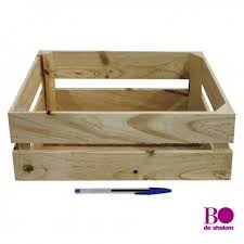 Por otra parte, las cajas de madera que decidimos reutilizar nos ayudan a crear piezas más rígidas, en las cuales podemos colocar más peso. Comprar Caja De Fruta De Madera Un Proyecto Solidario