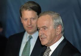 Irish peacemaker, ex-premier Albert Reynolds dies at 81