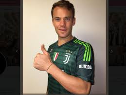 The cost of the service changes according to the tariff plan signed with your telecom provider and does not include any additional cost. Torhuter Legenden Im Juventus Trikot Neuer Und Casillas Huldigen Buffon Svz De