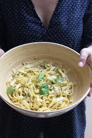 Sommerpasta Ruculasalat Mit Krautern Und Birnentortchen Alla Jamie Oliver Rezept Sommerpasta Essen Fur Die Seele Comfort Food