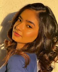 Photos: Anushka Sen Shares Perfect Sun-Kissed Pictures