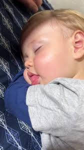 La felicidad de un niño durmiendo sin preocupaciones