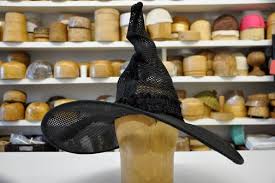 Un chapeau de sorcière sur mesure ! Modistes Archives Commeunchapeau Com