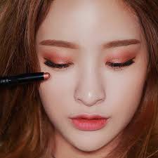 Bật mí cách trang điểm tự nhiên mà vẫn nổi bật khi dự tiệc
