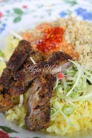 Namun bisa juga disajikan biasa seperti menu makanan yang lain. Nasi Kerabu Kelantan Yang Terlajak Sedap Azie Kitchen