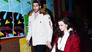 Liseyi yine i̇stanbul'da tamamladıktan sonra bilgi üniversitesi'ne girerek sinema ve televizyonculuk. Firat Altunmese Kendisini Darp Eden Sevgilisiyle Gecelerde Magazin Haberleri