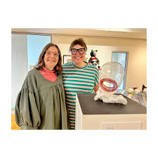 A double whammy with these two visiting the exhibition today. Participating  artists Kathy Landvogt @kathylandvogt with Mum Margaret Landvogt and friend  @deblemcke and Lauren Matthews @laurenmatthewsartist who visited for a spot  of