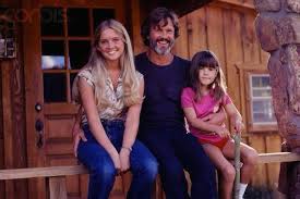 Among his songwriting credits are the songs me and bobby mcgee, for the good times, sunday mornin' comin' down. Kris Kristofferson With His Two Daughters Kris Kristofferson Children Kris Kristofferson Celebrity Kids