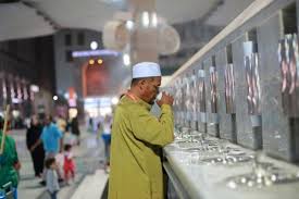 Selain itu anda patut memiliki stok di rumah untuk : 7 Fakta Unik Air Zamzam Dianggap Bisa Menyembuhkan Segala Penyakit