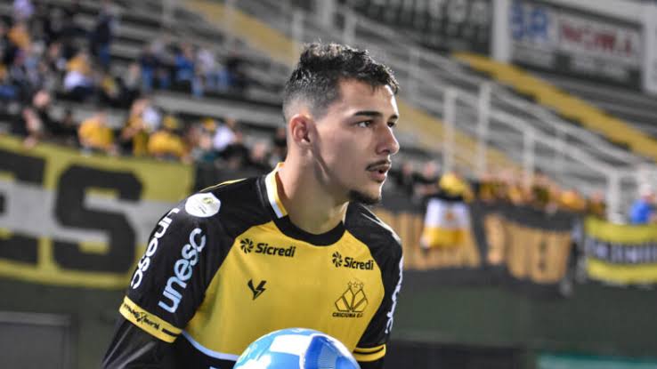 Vitória acerta a primeira contratação para 2025