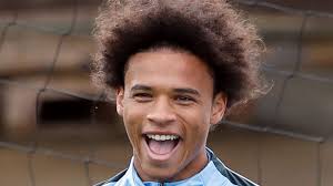 Die gespräche über eine verlängerung sind grund für die ausbleibende einigung ist offenbar die mutter des nationalspielers. Es Ist Ein Madchen Leroy Sane Ist Vater Geworden Stern De